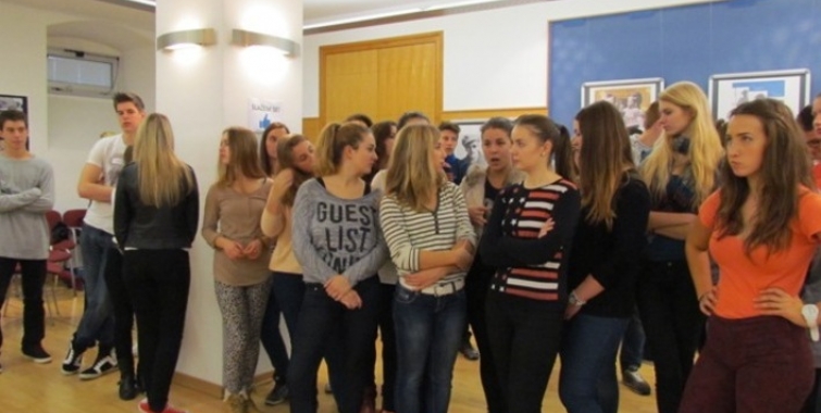 2. rasprava “...a što biste Vi učinili?” na temu filantropije